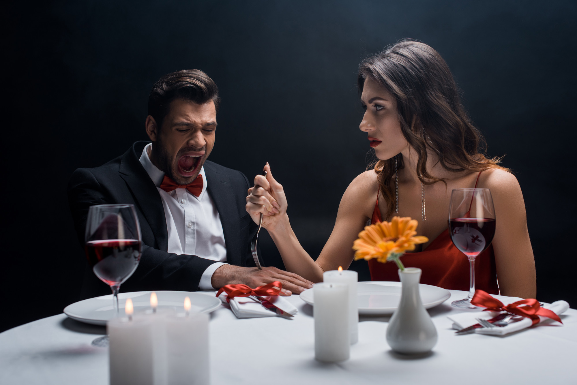 10 ошибок, которые превратят романтический ужин в кошмар