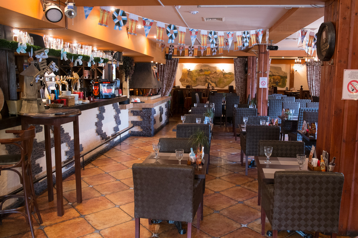 Ресторан альпен хофф в железнодорожном. Ресторан альпен хофф. Альпен хофф, балашиха, граничная улица, 4. Альпен хофф реутов. Тц заречье балашиха магазины.