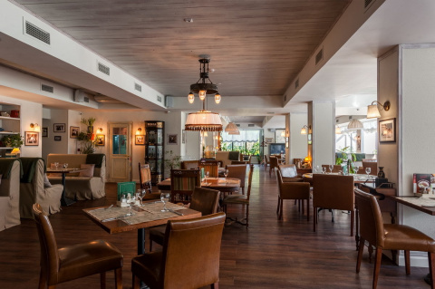 Ресторан Stroganoff Вar and Grill на Приморском шоссе