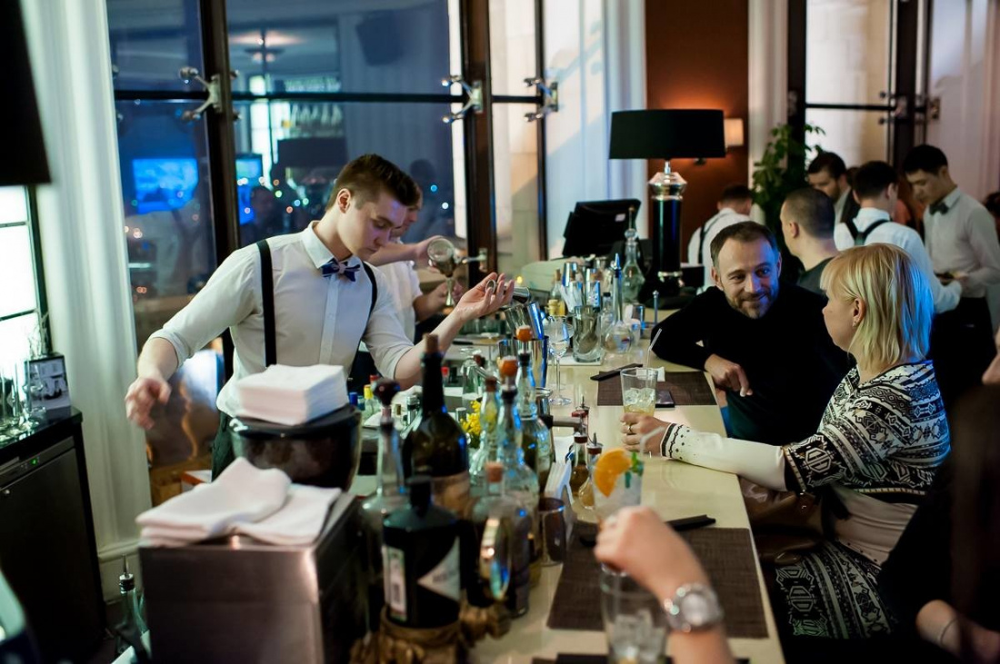 Бар мерседес гостиница украина