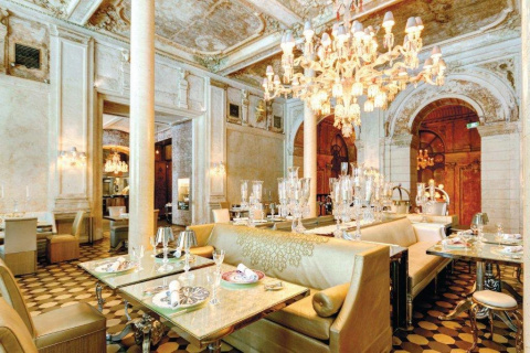 Baccarat Cristal Room