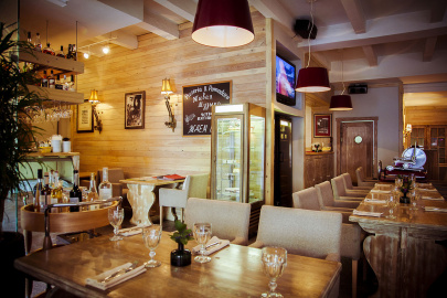 Pizzeria and Karaoke Il Pomodoro