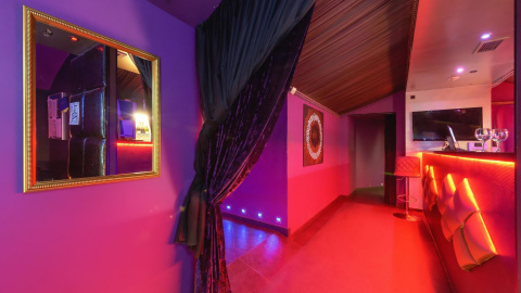 Шоу-бар БА в Санкт-Петербурге