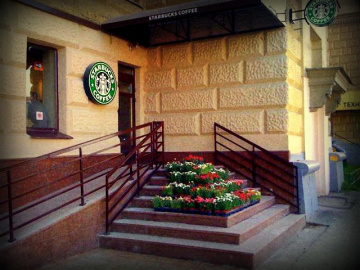 Кофейня Starbucks на Павелецкой площади, 1