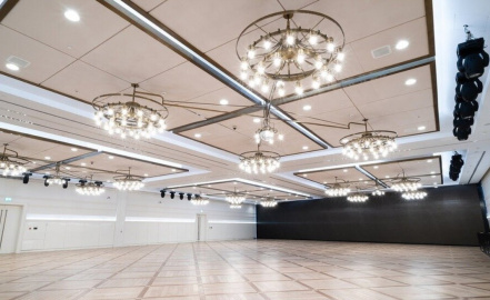 Банкетный зал Crystal Ballroom