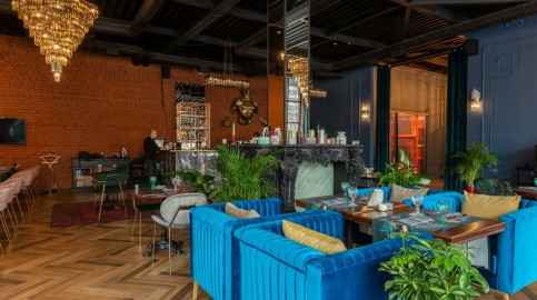 Mansard restaurant and hall