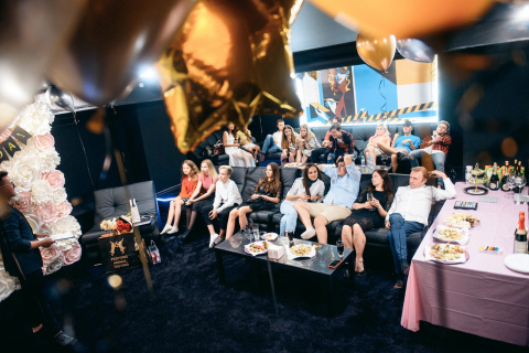 Компания Friends Hall Харизма