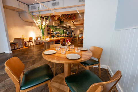 Уютный ресторан Atlas vin bistro